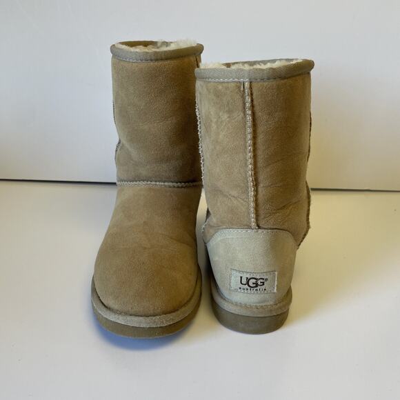Ugg Women's Classic Short II Size 6 - Picture 1 of 15